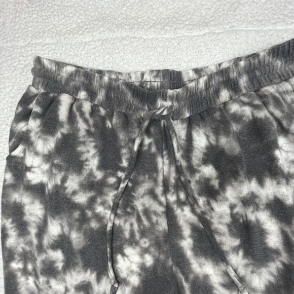 Women’s 1X New Directions, Gray/White Pajama/Sweats - Picture 4 of 11